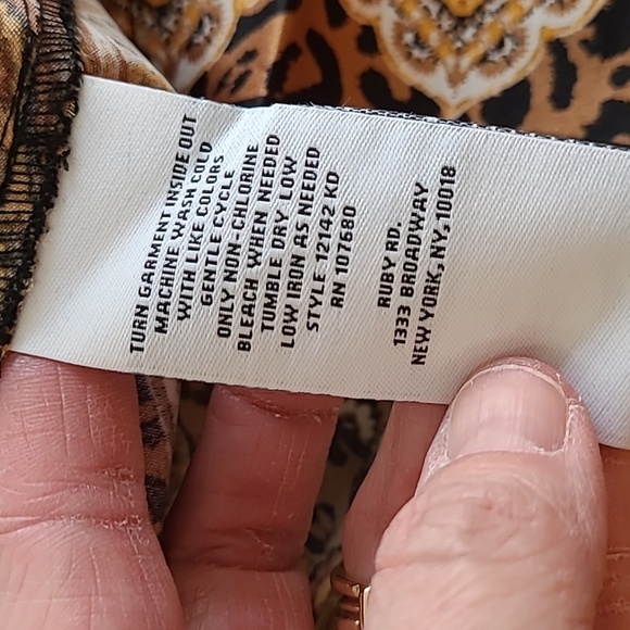 Ruby Rd Black & Gold Patterned Button-up Blouse with Silky Satiny Feel size XL - Picture 5 of 8